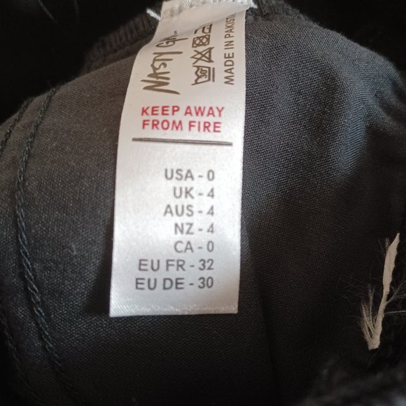 NASTY GAL ORGANIC COTTON DENIM HIGH WAIST MOM JEANS - Picture 9 of 10